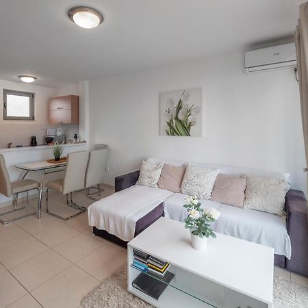 Sea View Two Bedroom Family Apartment With Pool - Sunset Ivanovici Bečići 外观 照片
