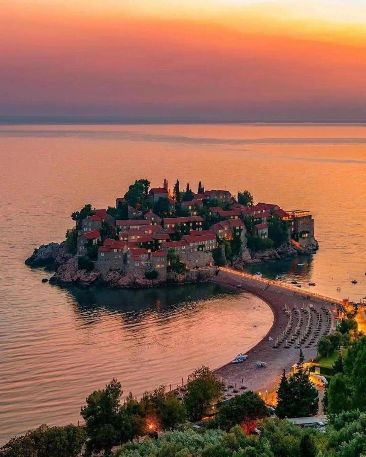Sea View Two Bedroom Family Apartment With Pool - Sunset Ivanovici Bečići 外观 照片